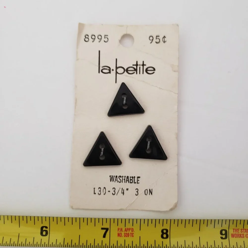 (4/$13) Vintage Black Triangle Button